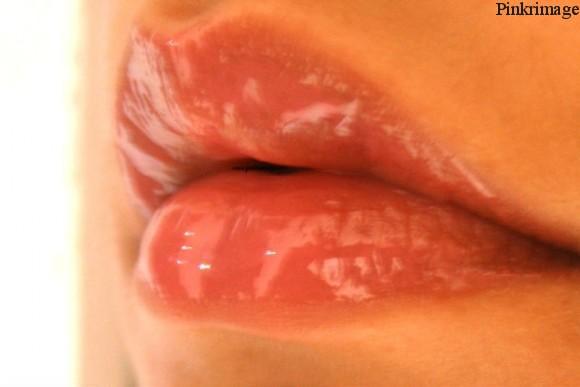 MAC Ample Pink Lipglass swatch #3